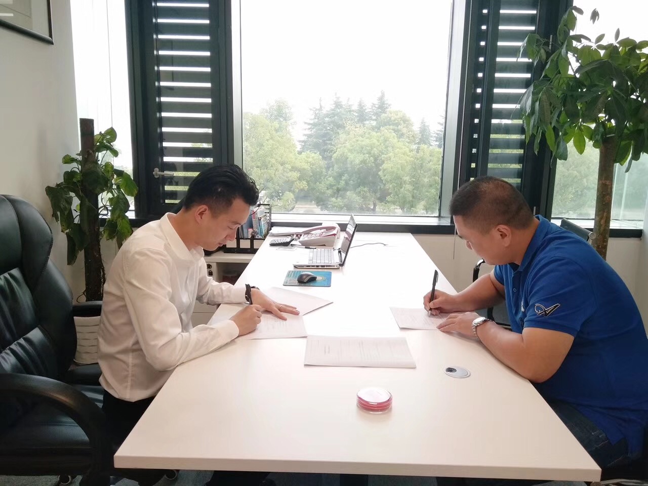 熱烈祝賀溫州瑞安葉總簽約創(chuàng)綠家！