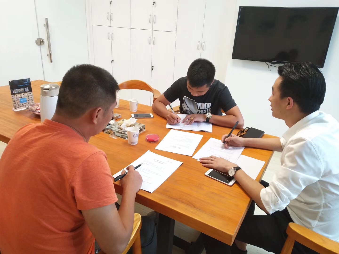 熱烈祝賀佛山高明陳總、李總、彭總簽約創(chuàng)綠家！