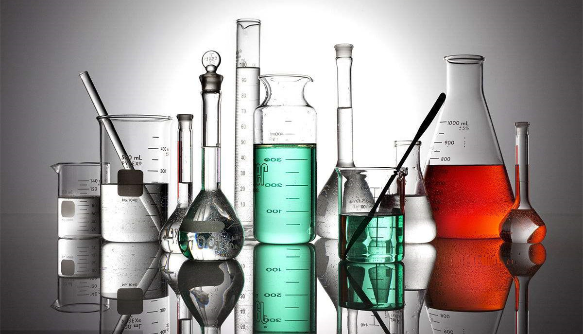 廚房水管破裂傳出刺鼻性氣味，原以為是鄰居家甲醛超標，沒想到是“絕命毒師”