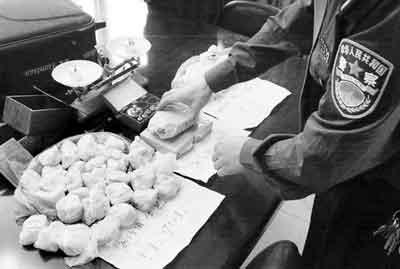 廚房水管破裂傳出刺鼻性氣味，原以為是鄰居家甲醛超標，沒想到是“絕命毒師”