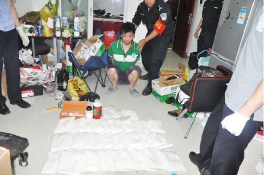 廚房水管破裂傳出刺鼻性氣味，原以為是鄰居家甲醛超標，沒想到是“絕命毒師”