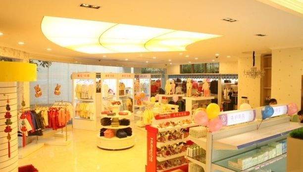 剛開業(yè)四個月的小店關(guān)門歇業(yè)，原因有兩點：一是甲醛超標了5倍多，二是老板娘因此流產(chǎn)了……