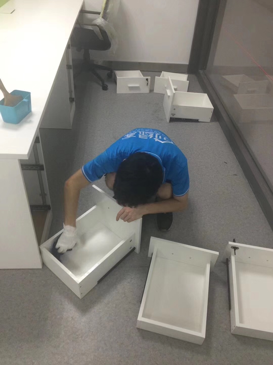 樂富設(shè)計園在一個loft創(chuàng)意產(chǎn)業(yè)園中，2760多方的一個大項目歷經(jīng)創(chuàng)綠家兩組工程師兩天兩夜的治理，典型loft式的裝修異味大大降低。樂富設(shè)計園的治理源于創(chuàng)綠家曾經(jīng)為泰普森旗下一家子公司甲醛治理，治理完畢效果非常好，所以泰普森集團二次選擇我們治理。創(chuàng)綠家，值得您信任！