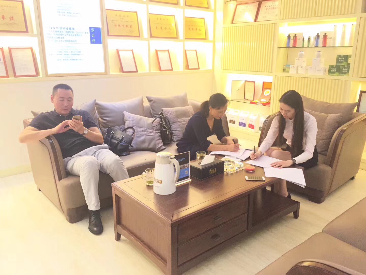 熱烈祝賀荊總簽約創(chuàng)綠家上海市區(qū)級代理！