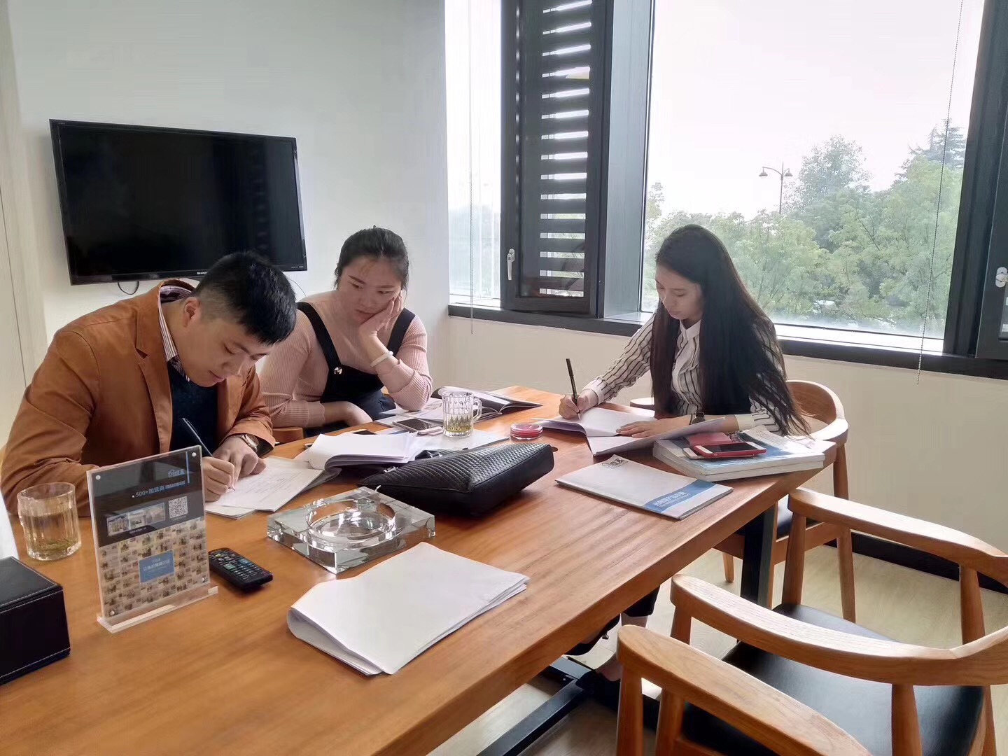 熱烈祝賀蔣總簽約創(chuàng)綠家江蘇省市級代理！