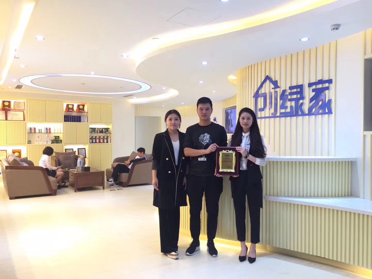 熱烈祝賀楊總簽約創(chuàng)綠家浙江省縣級市代理！