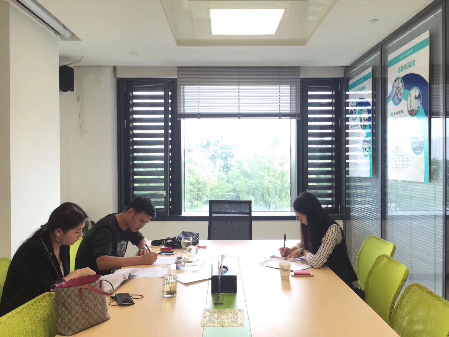 熱烈祝賀楊總簽約創(chuàng)綠家浙江省縣級市代理！