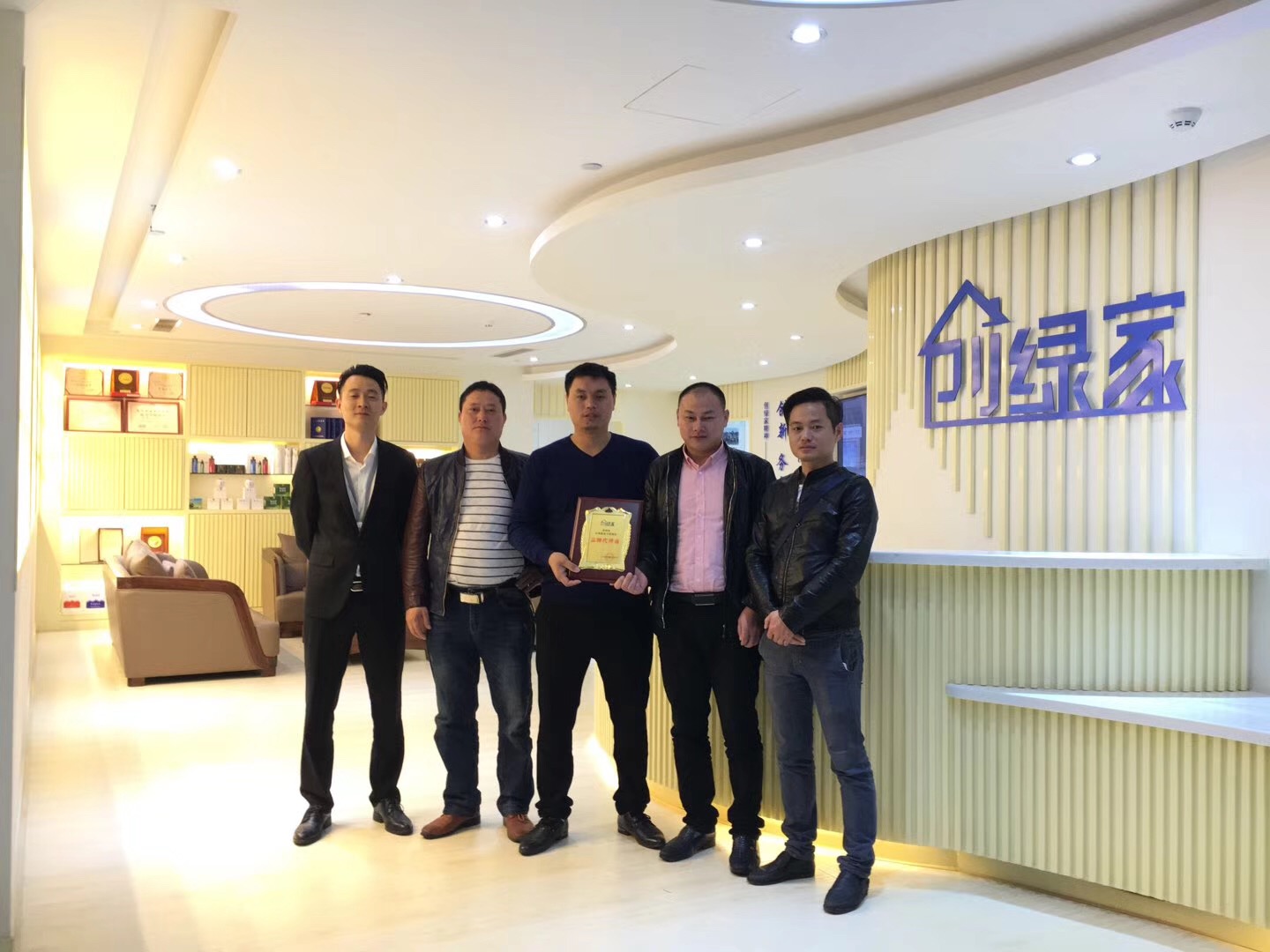 熱烈祝賀周總簽約創(chuàng)綠家鷹潭市區(qū)級(jí)代理！