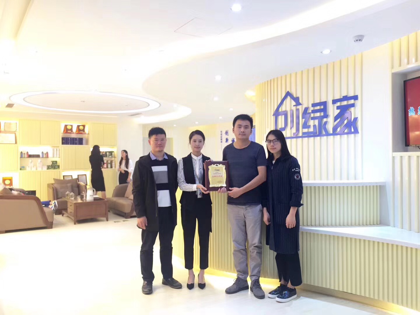 熱烈祝賀余總簽約創(chuàng)綠家江蘇省縣級(jí)市代理！