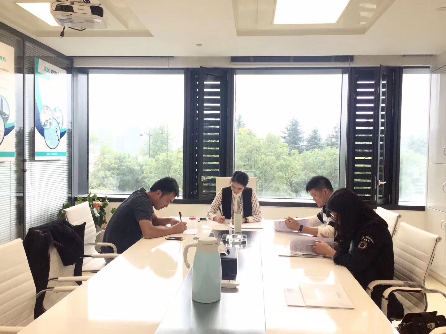 熱烈祝賀余總簽約創(chuàng)綠家江蘇省縣級(jí)市代理！