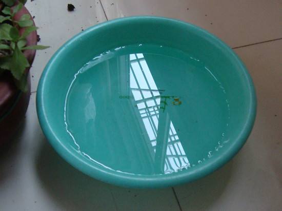 裝修完僅靠兩盆冷水就能除甲醛？這個說法連網(wǎng)友都出來辟謠！大家別再相信了！