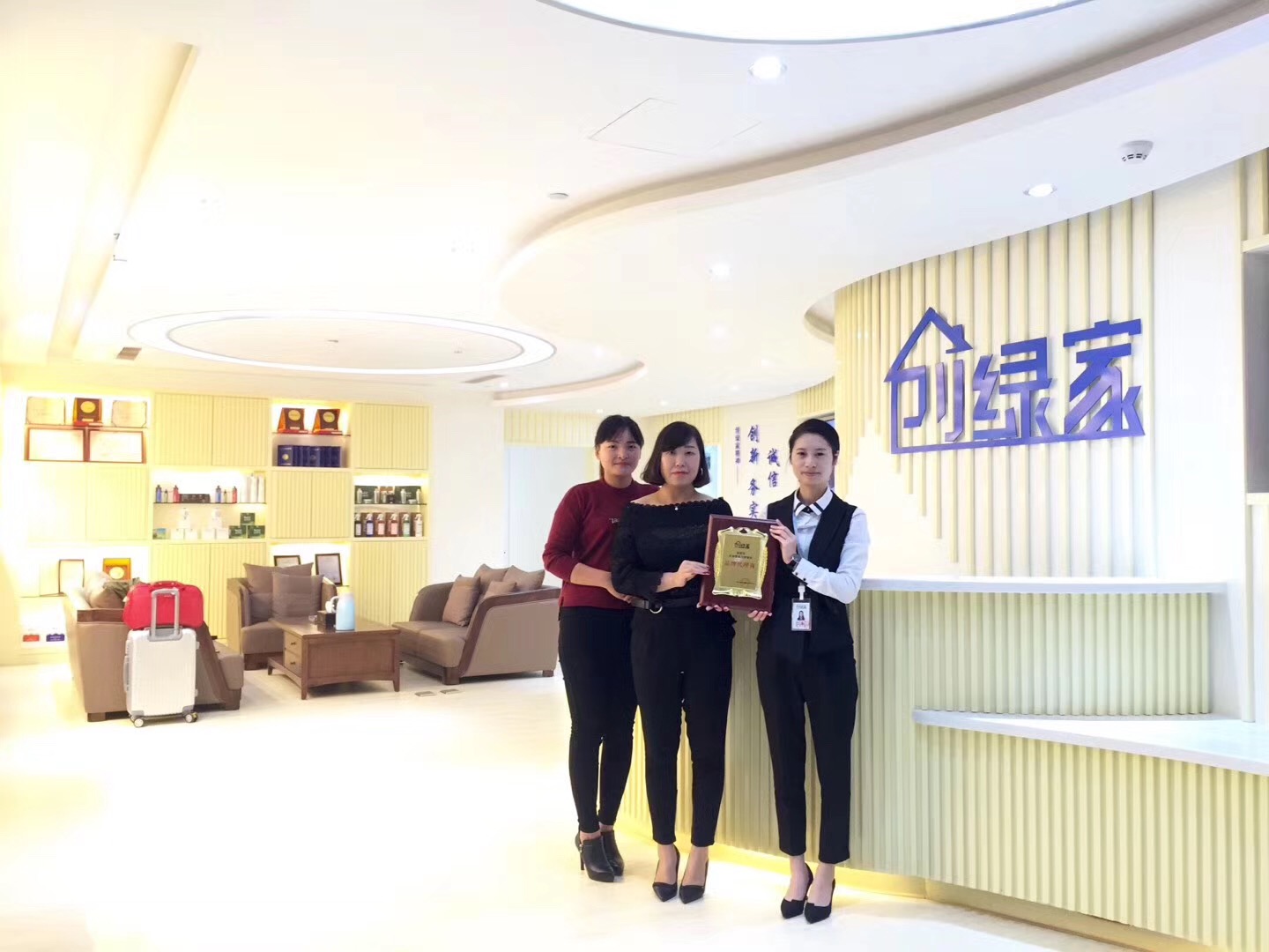 熱烈祝賀梁總簽約創(chuàng)綠家貴州省縣級市代理！