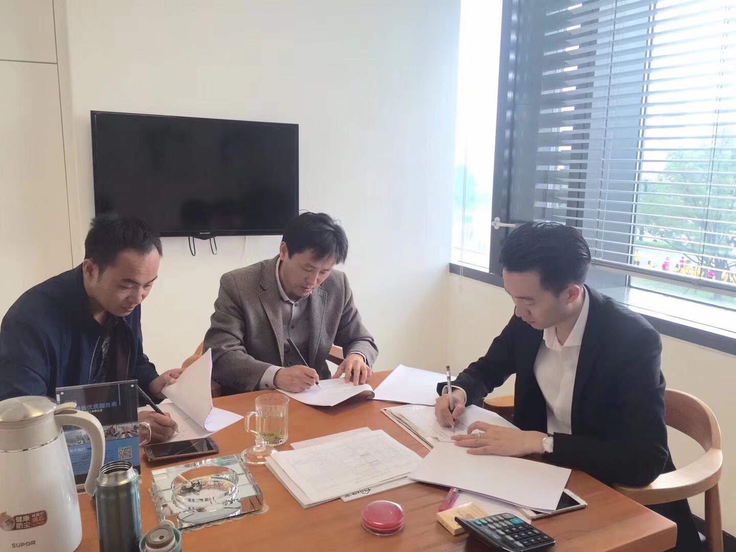 熱烈祝賀王總、葛總簽約創(chuàng)綠家蘇州市區(qū)級(jí)代理！