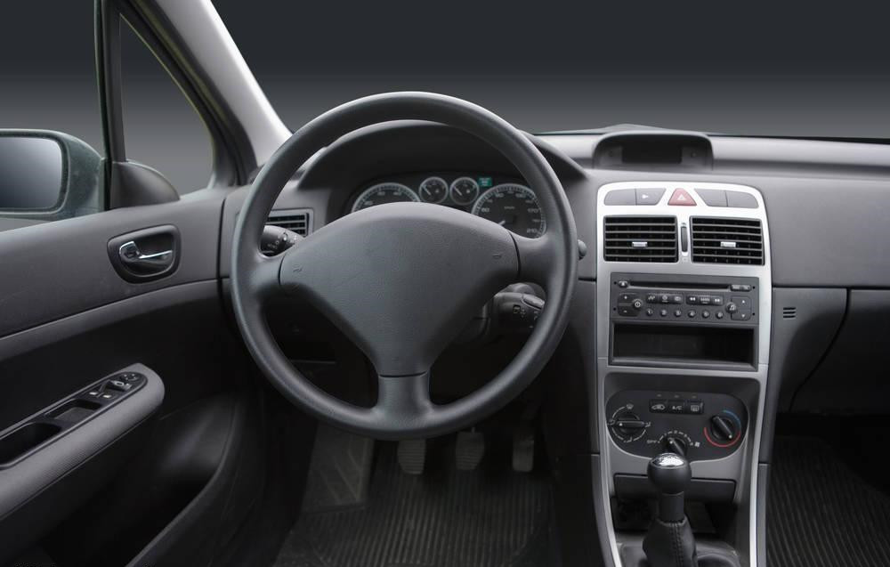 未經(jīng)過(guò)甲醛治理的新車(chē)，老人兒童不宜乘坐