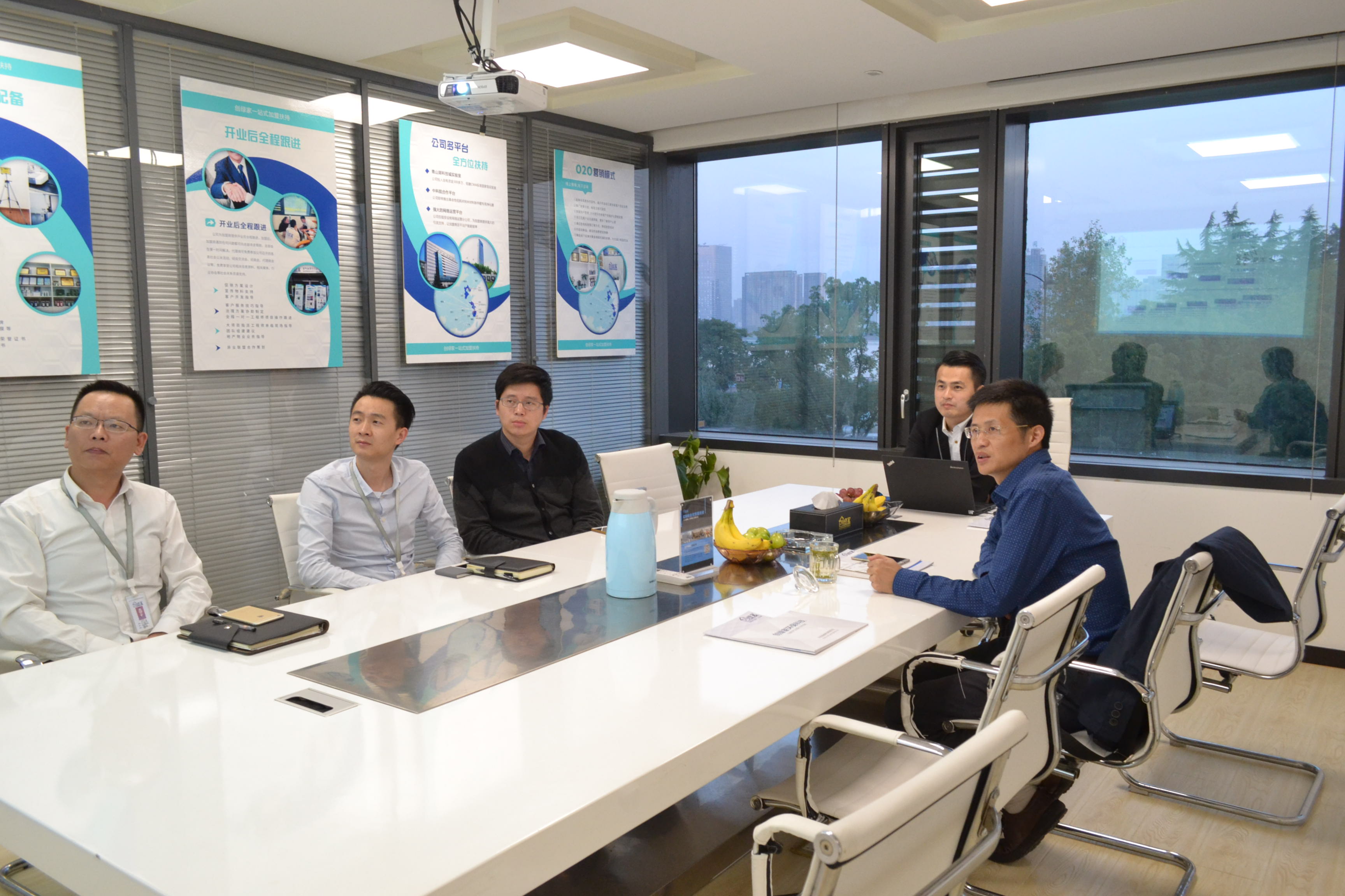 熱烈歡迎杭州上城區(qū)科技局領導蒞臨創(chuàng)綠家指導！