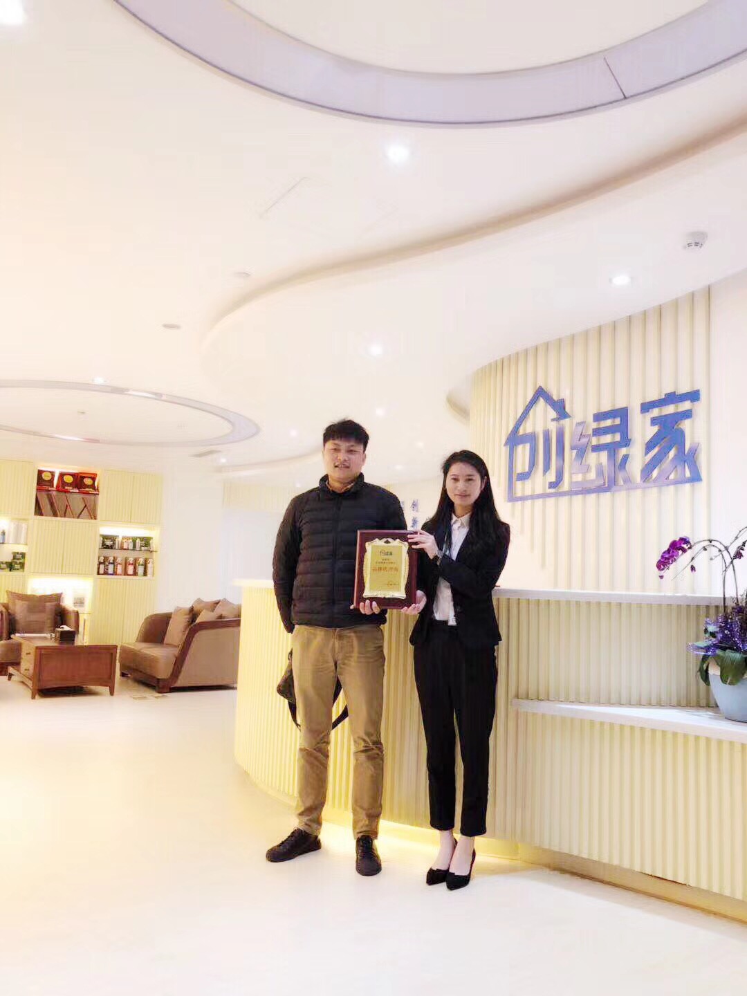 熱烈祝賀徐總簽約創(chuàng)綠家衢州市區(qū)級代理！