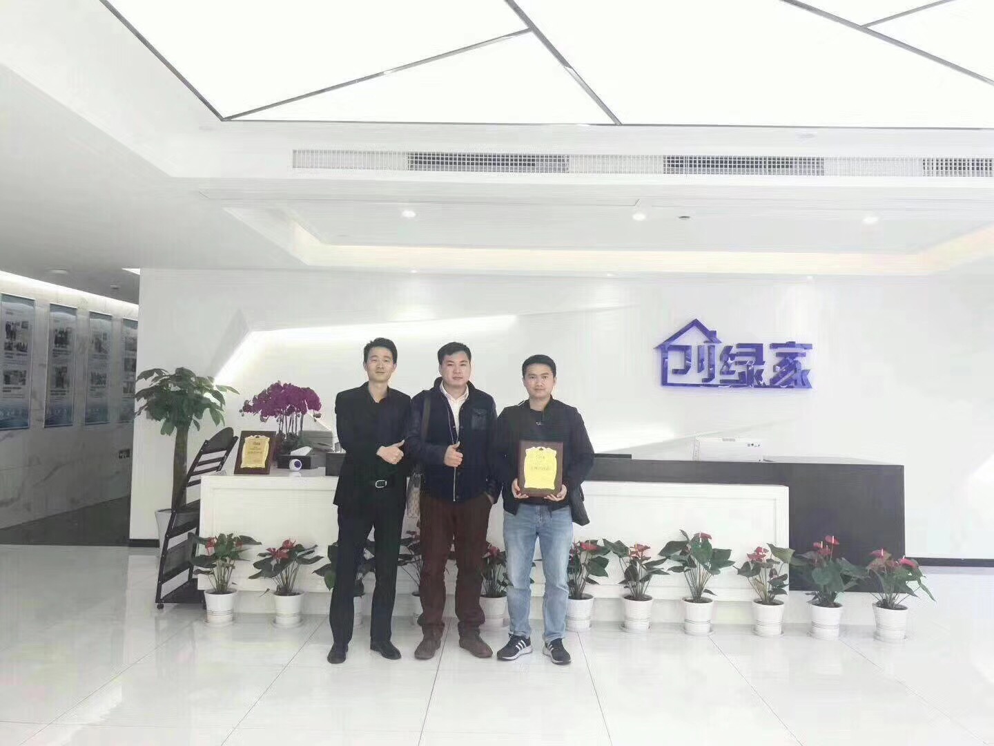 熱烈祝賀莫總、劉總簽約創(chuàng)綠家東莞市區(qū)級代理！