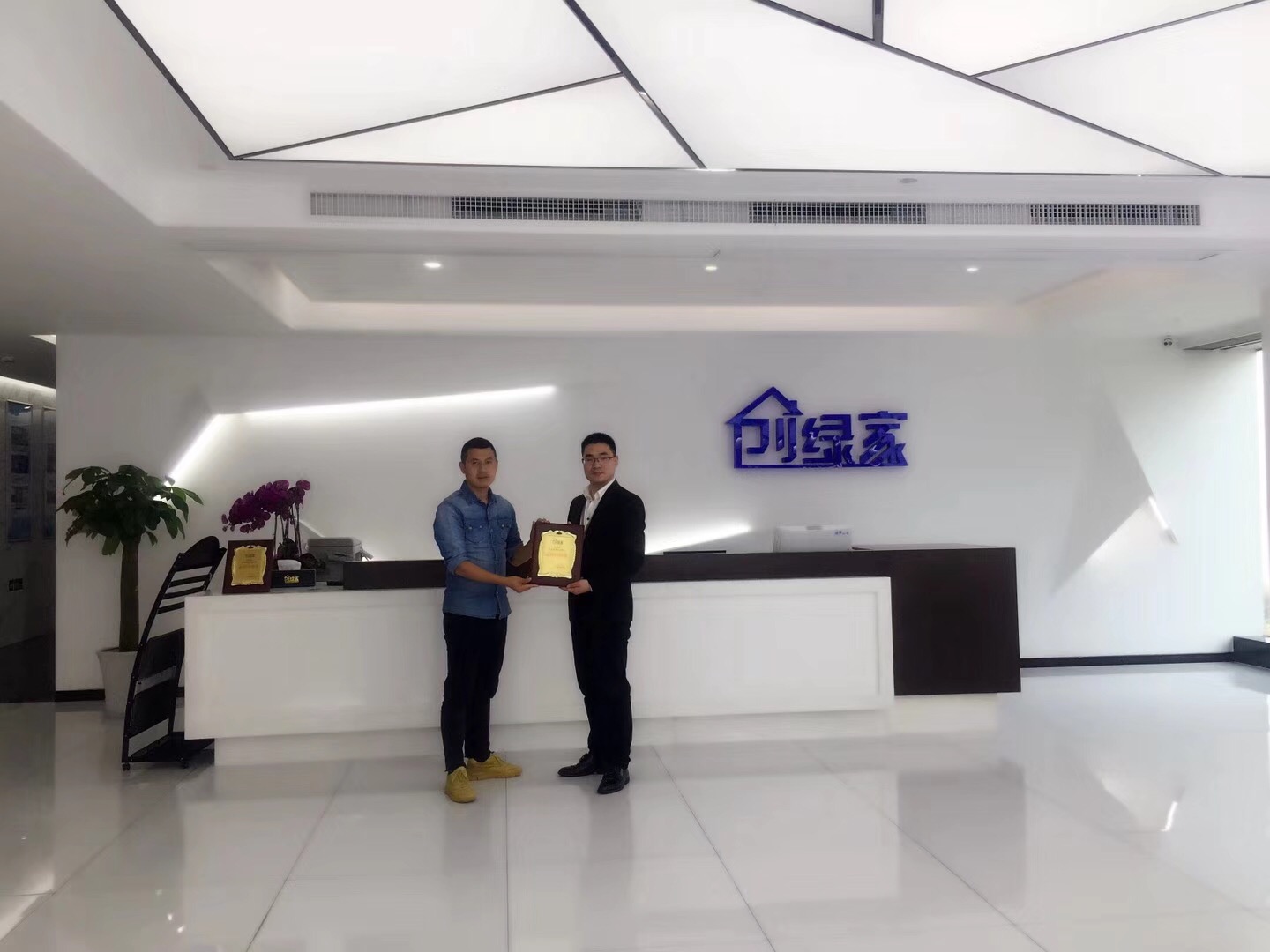 熱烈祝賀朱總簽約創(chuàng)綠家義烏市區(qū)級代理！