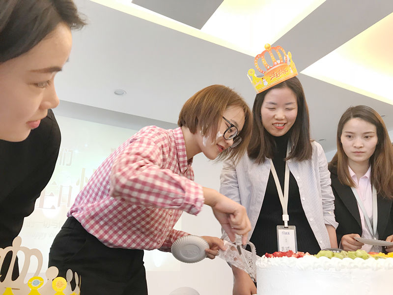 【4月生日會】業(yè)務(wù)很硬核，而我們只是甜美小公舉