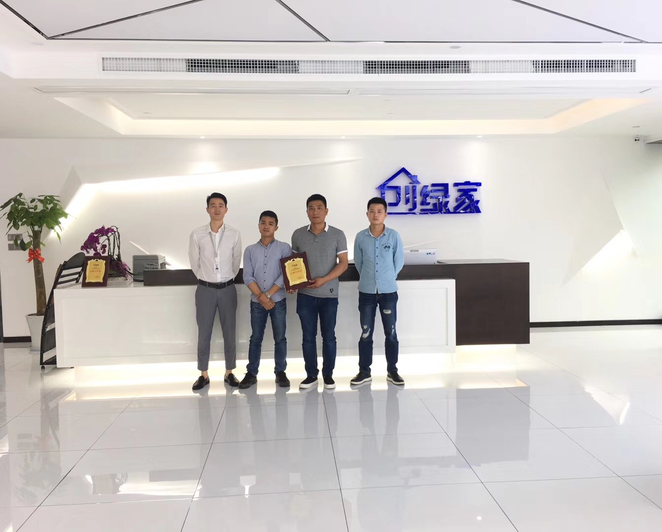 熱烈祝賀楊總、吳總、甘總簽約創(chuàng)綠家長沙市區(qū)級代理！