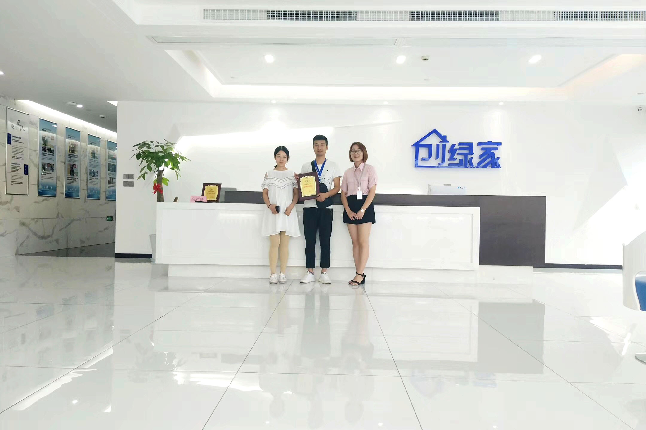 熱烈祝賀段總夫婦簽約創(chuàng)綠家宜昌市區(qū)級(jí)代理！