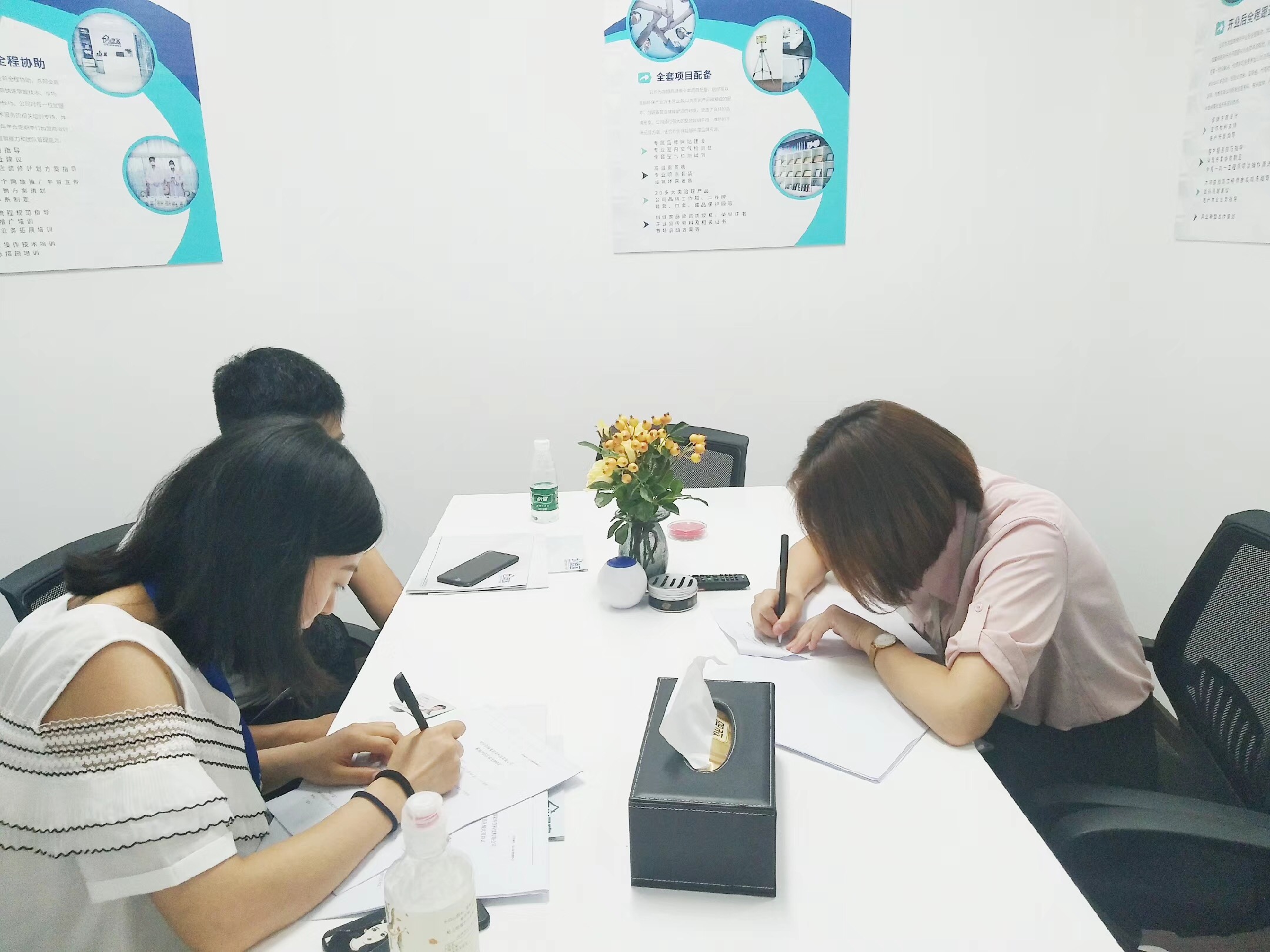 熱烈祝賀段總夫婦簽約創(chuàng)綠家宜昌市區(qū)級(jí)代理！