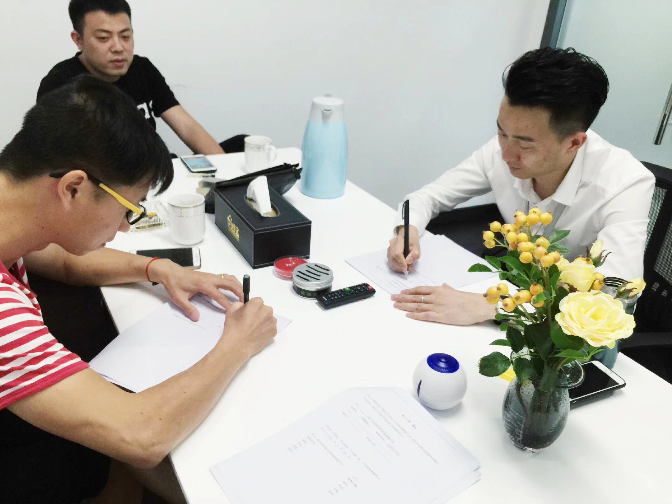 熱烈祝賀胡總、王總團隊簽約創(chuàng)綠家上饒市縣級代理！