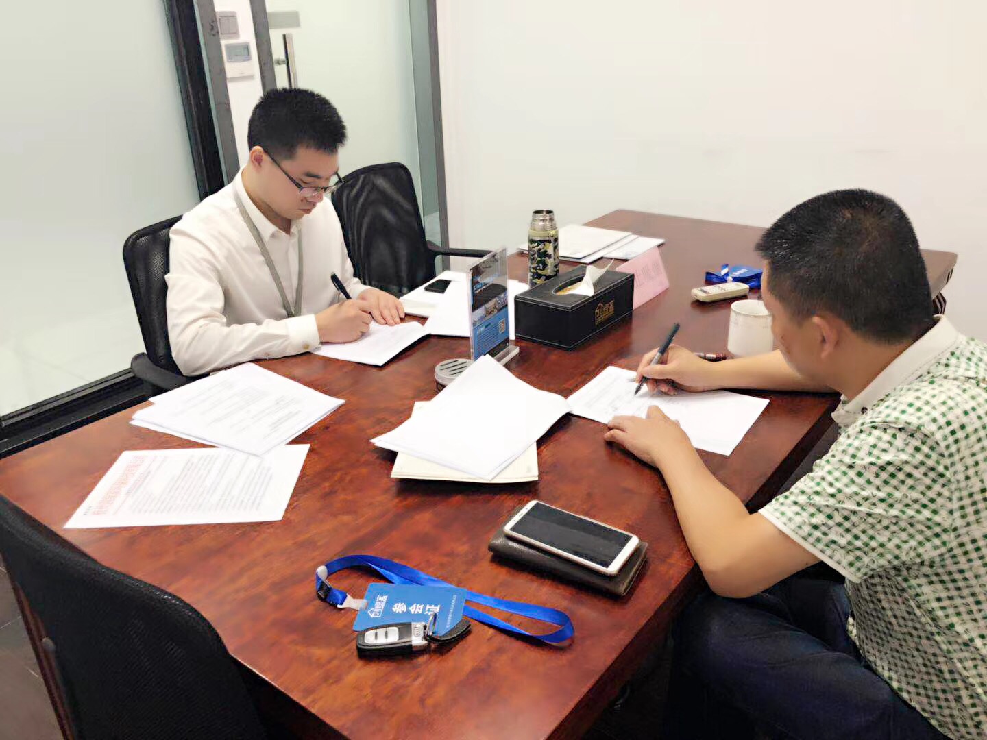 熱烈祝賀鄧總簽約創(chuàng)綠家成都市區(qū)級(jí)代理！