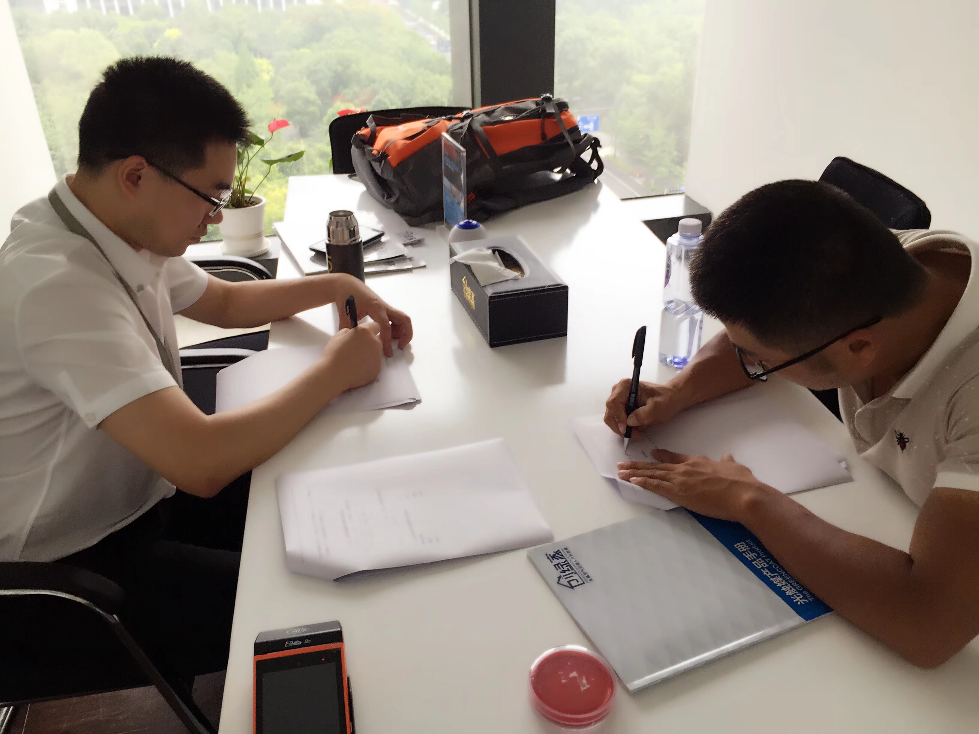 熱烈祝賀代總簽約創(chuàng)綠家南充市區(qū)級代理！