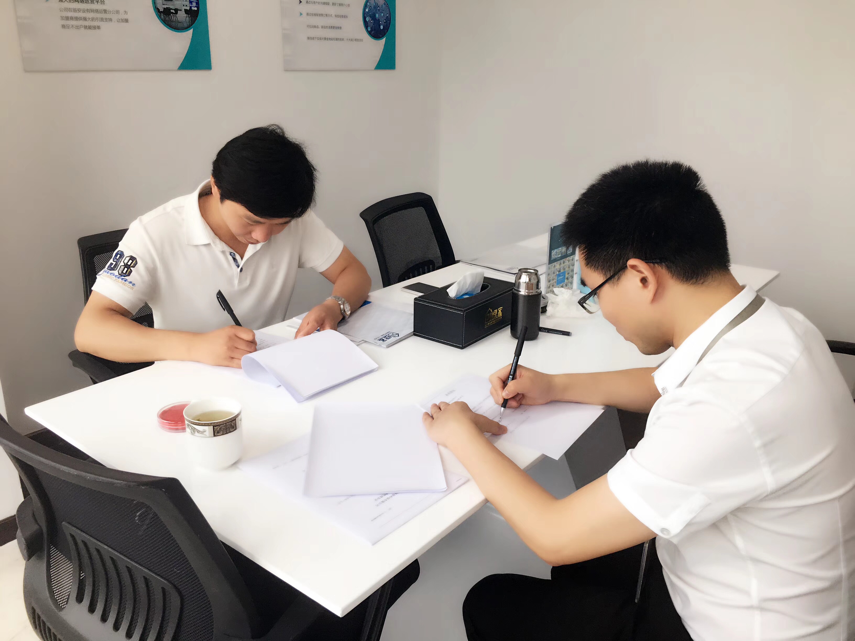 熱烈祝賀陳總簽約創(chuàng)綠家鄂爾多斯市區(qū)級代理！