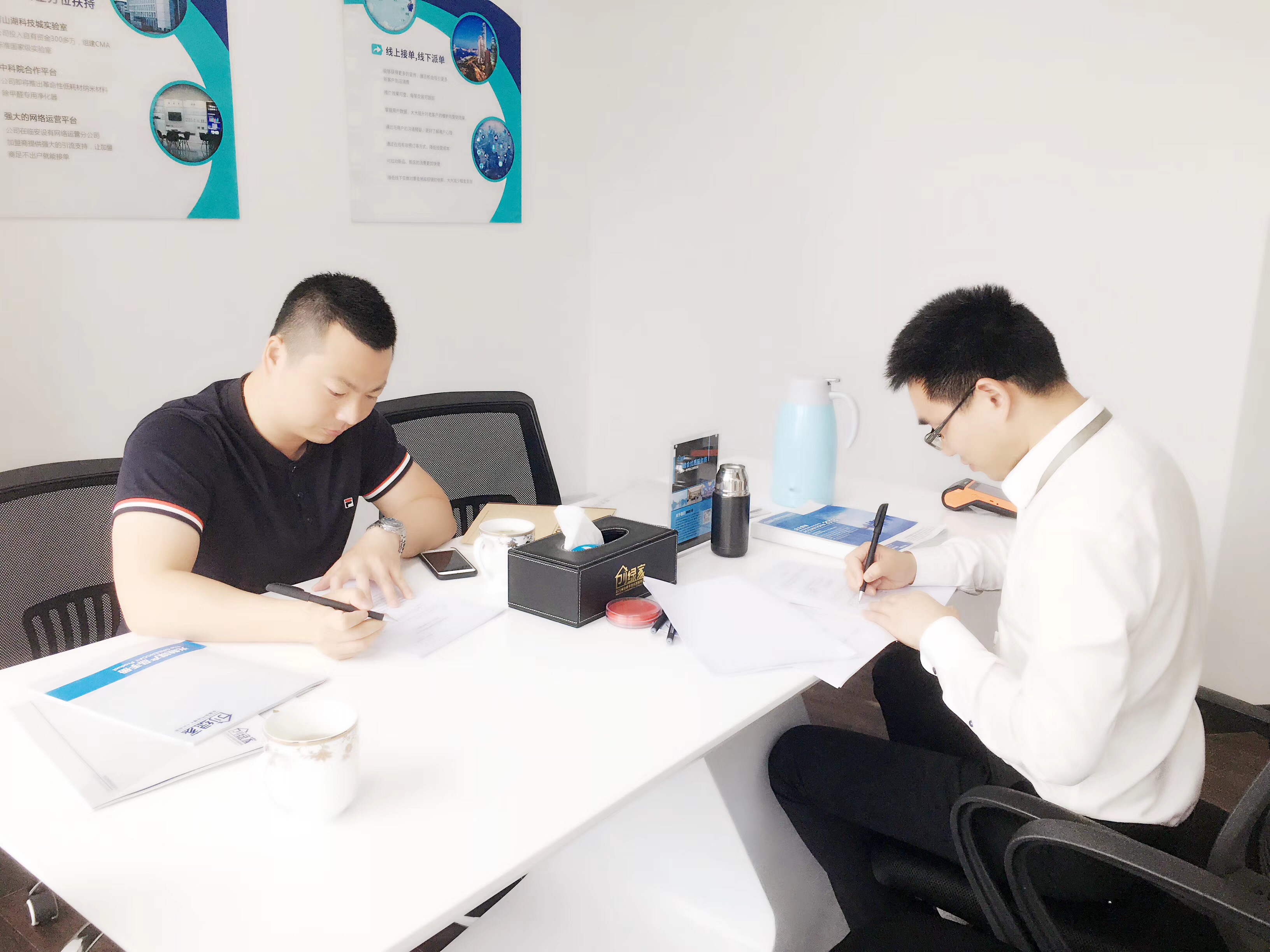 熱烈祝賀馬總夫婦簽約創(chuàng)綠家揚(yáng)州市區(qū)級(jí)代理！