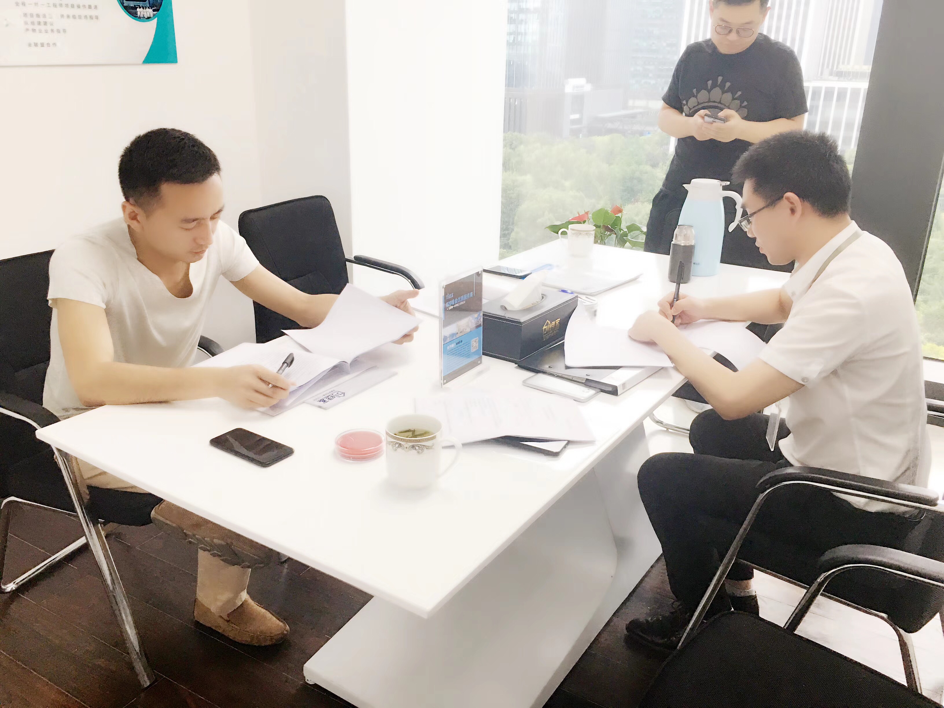 熱烈祝賀胡總團隊簽約創(chuàng)綠家眉山市區(qū)級代理！