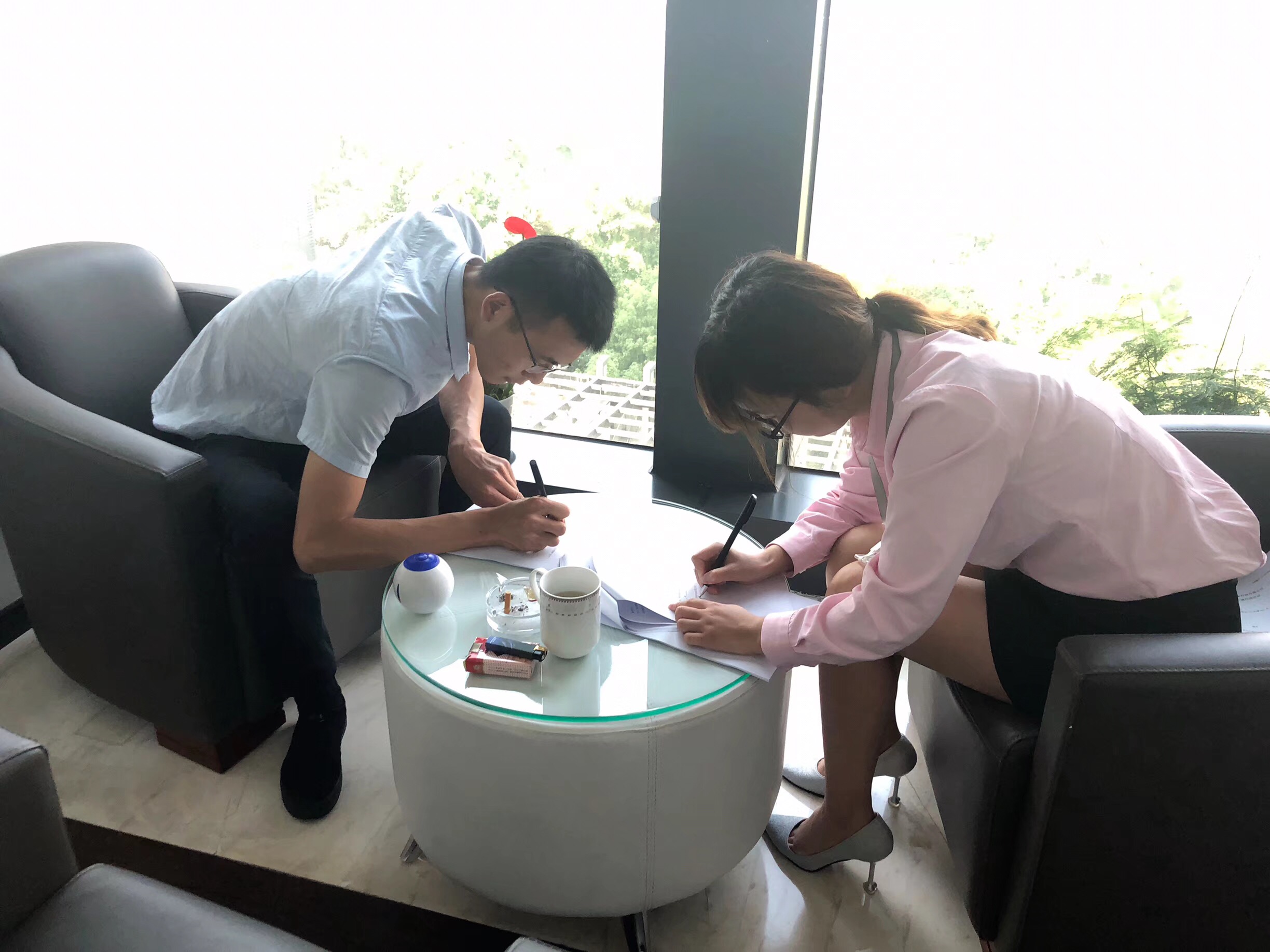 熱烈祝賀劉總簽約創(chuàng)綠家成都市區(qū)級(jí)代理！