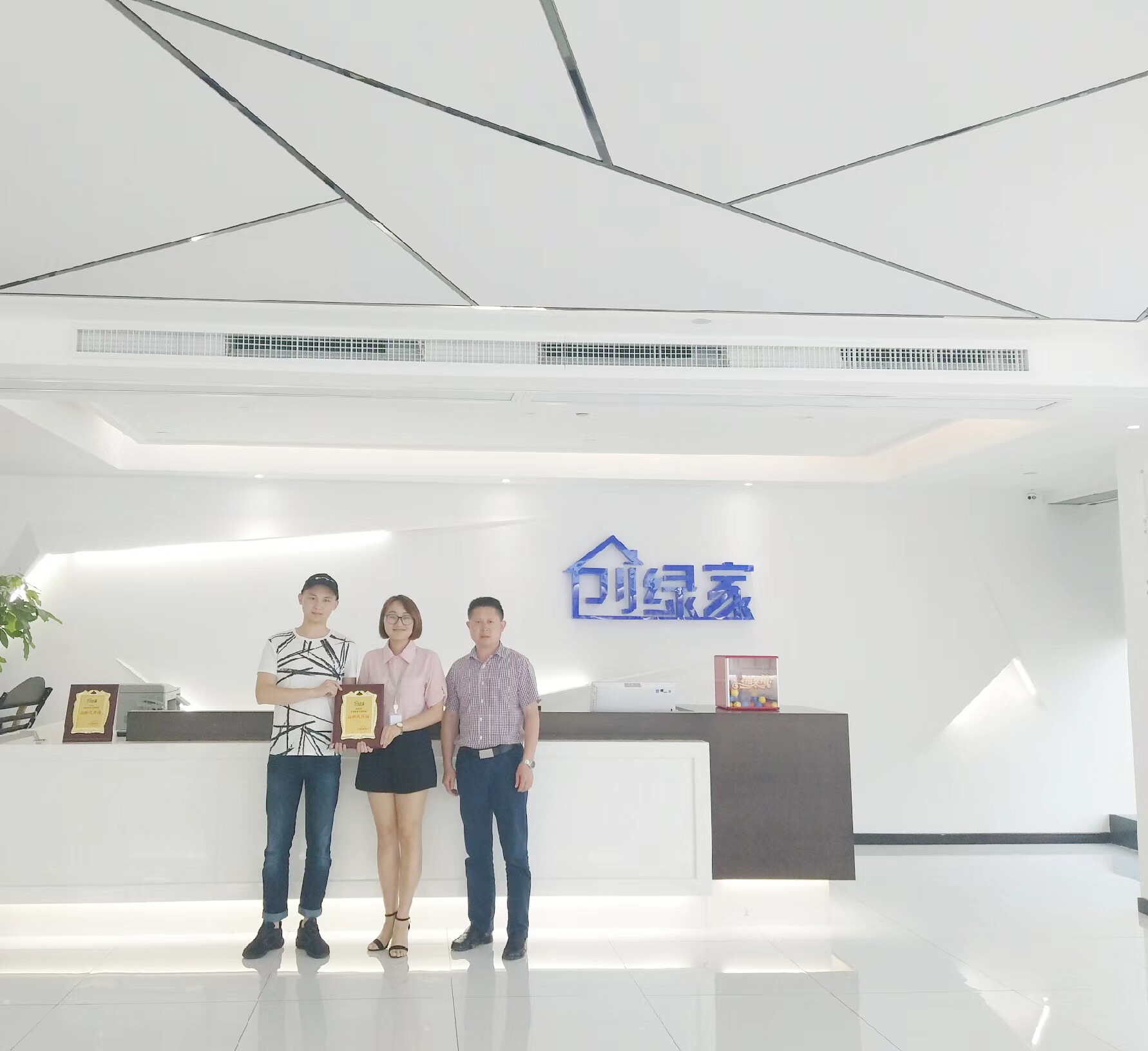 熱烈祝賀張總簽約創(chuàng)綠家重慶市區(qū)級(jí)代理！