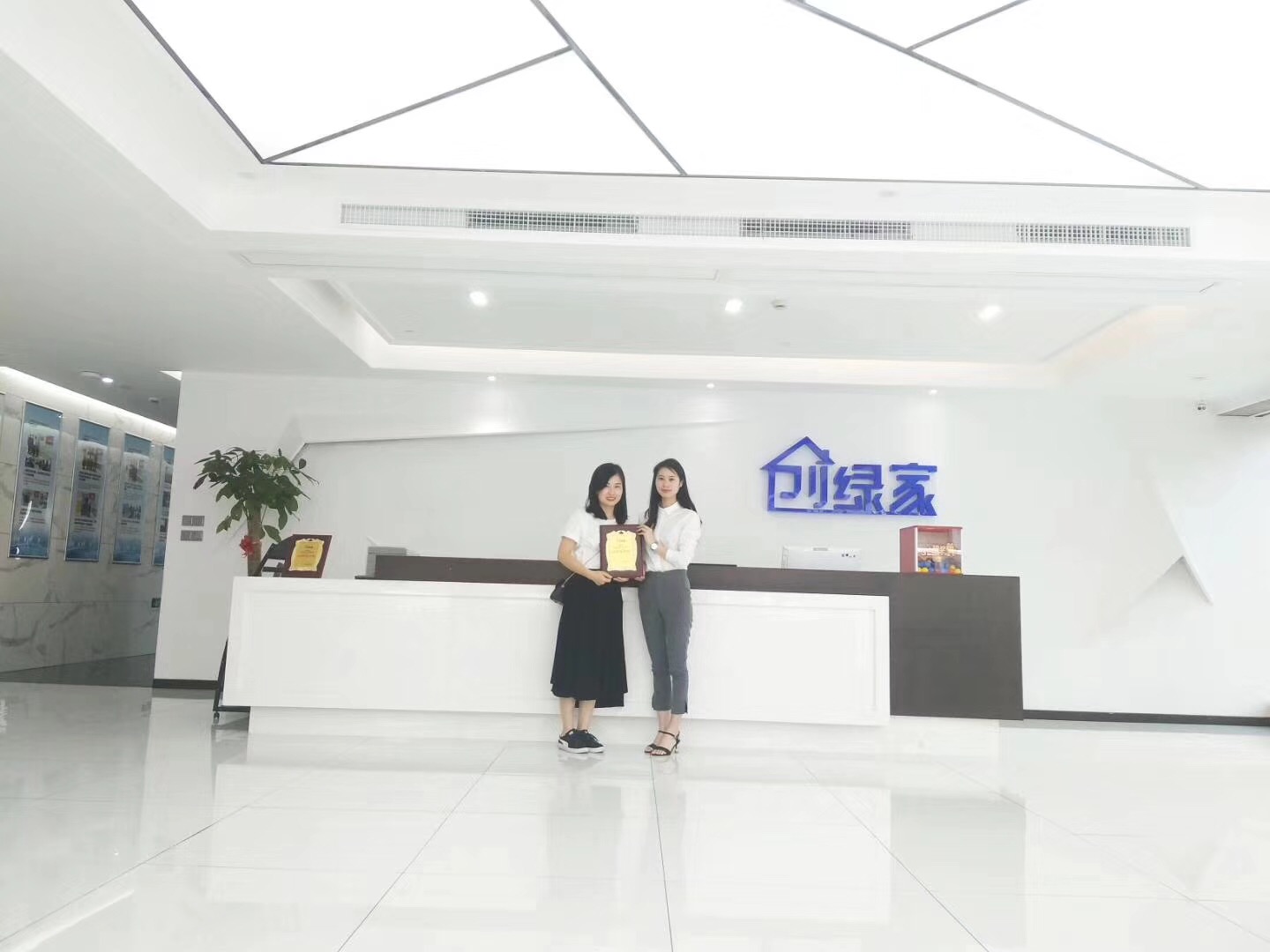 熱烈祝賀姚總、張總夫婦簽約創(chuàng)綠家揚州市區(qū)級代理！