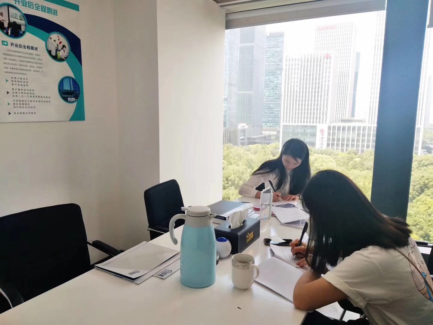 熱烈祝賀姚總、張總夫婦簽約創(chuàng)綠家揚州市區(qū)級代理！