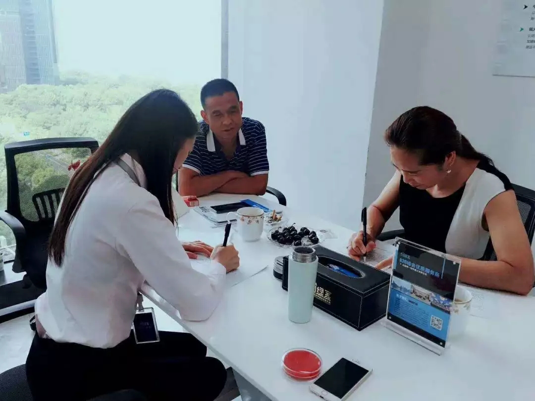 熱烈祝賀李總簽約創(chuàng)綠家河南省區(qū)級代理！