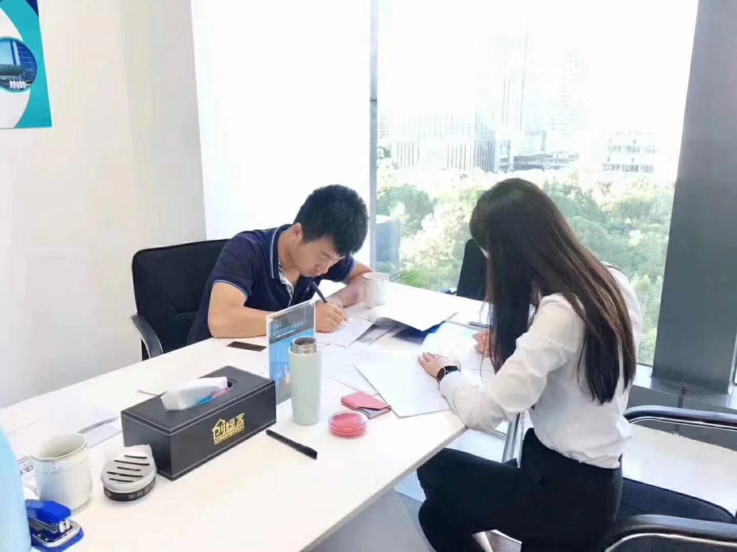 熱烈祝賀馮總、毛總簽約創(chuàng)綠家江蘇省縣級市代理！