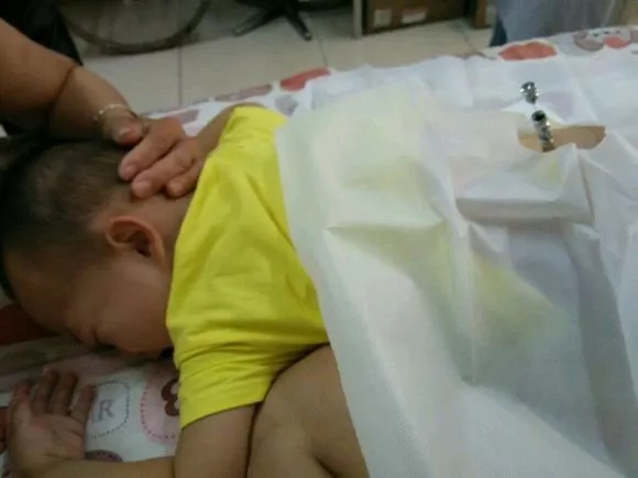 4歲男孩和媽媽辦“婚禮”，真相令人淚崩！