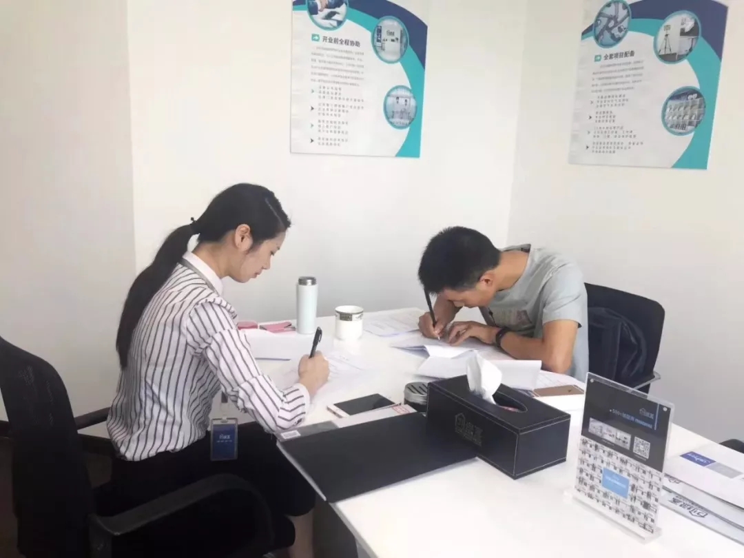 熱烈祝賀劉總簽約創(chuàng)綠家漢中市縣級代理！