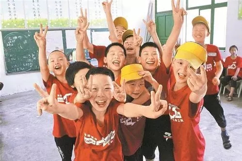 開學(xué)倒計(jì)時(shí)，學(xué)校除甲醛讓熊孩子們元?dú)鉂M滿迎接新學(xué)期！