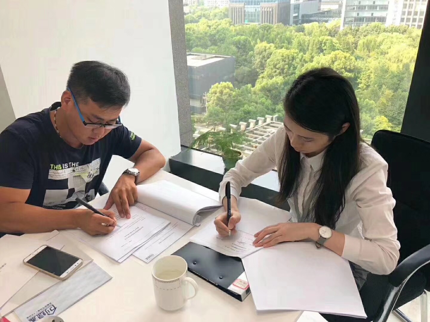 熱烈祝賀王總簽約創(chuàng)綠家西安市區(qū)級代理！