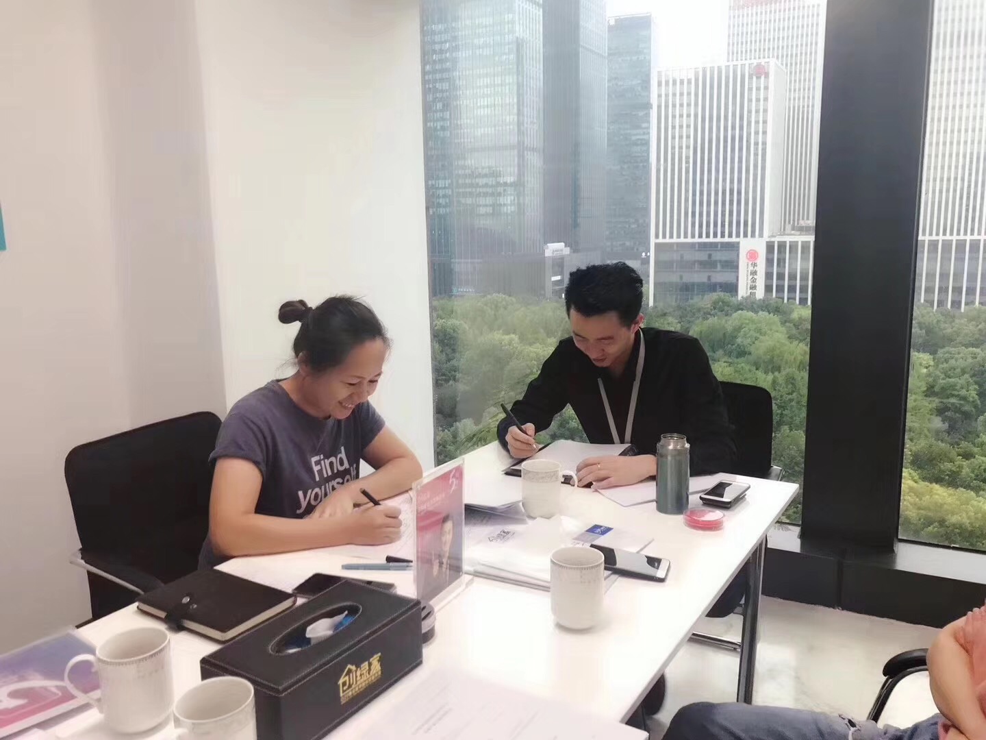 熱烈祝賀李總夫婦、呂總夫婦簽約創(chuàng)綠家永康市區(qū)級(jí)代理！