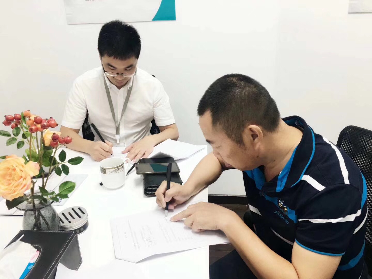 熱烈祝賀杜總、應(yīng)總簽約創(chuàng)綠家鎮(zhèn)江市縣級(jí)代理！