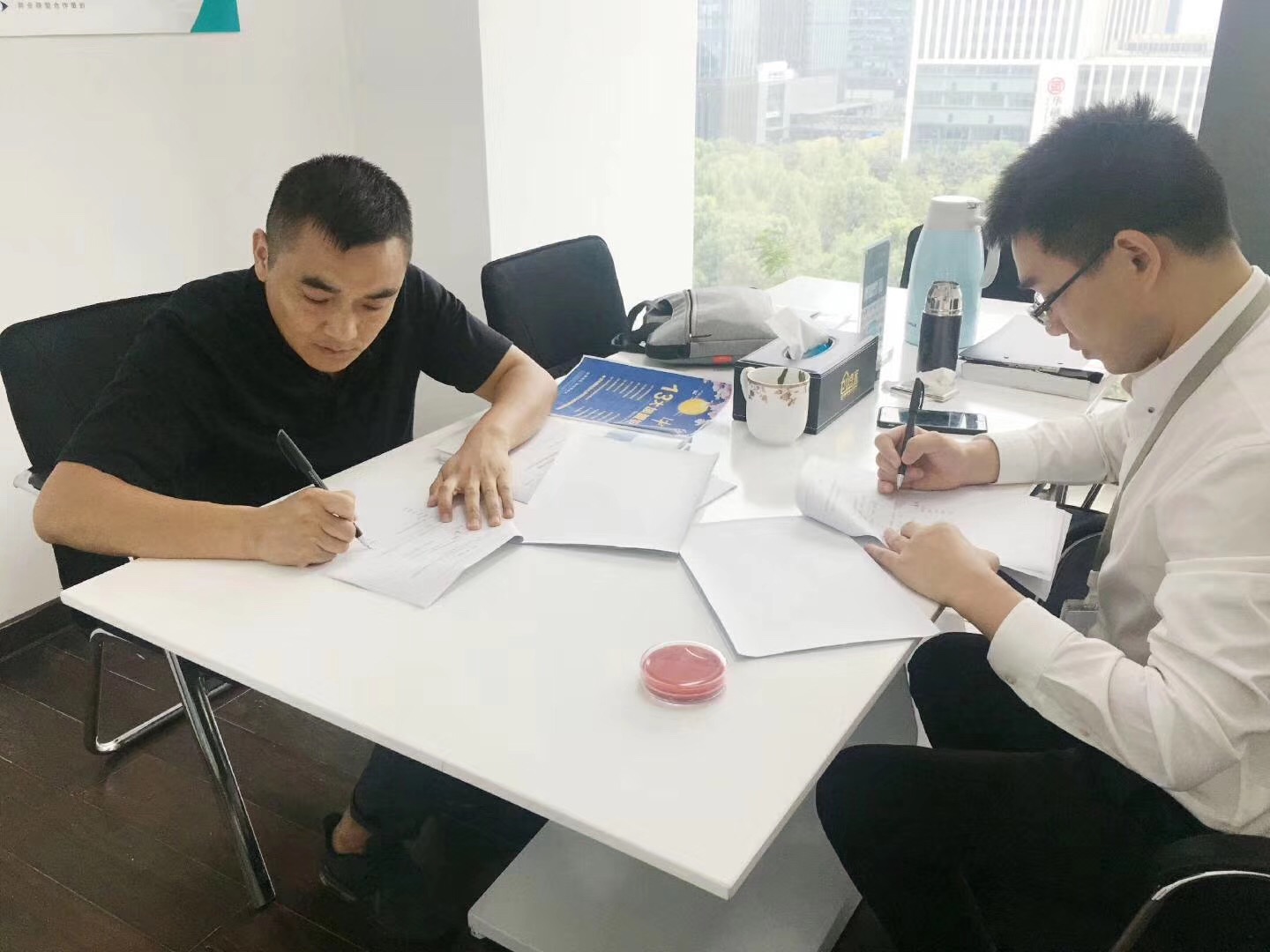 熱烈祝賀夏總簽約創(chuàng)綠家深圳市區(qū)級代理！