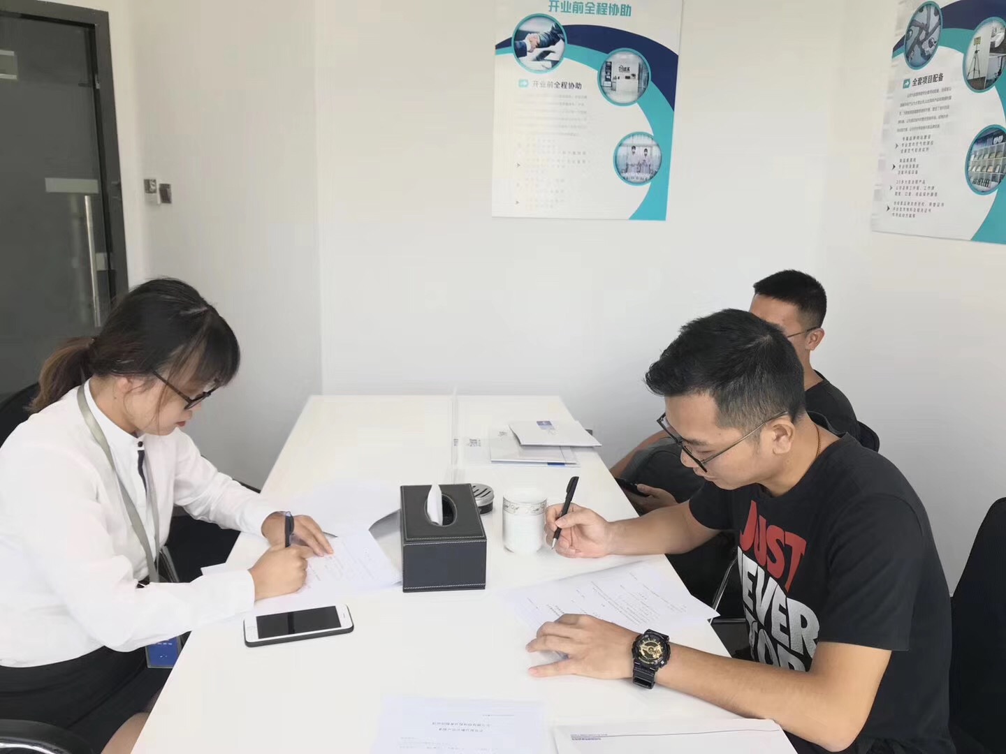 熱烈祝賀劉總簽約創(chuàng)綠家廈門市區(qū)級(jí)代理！