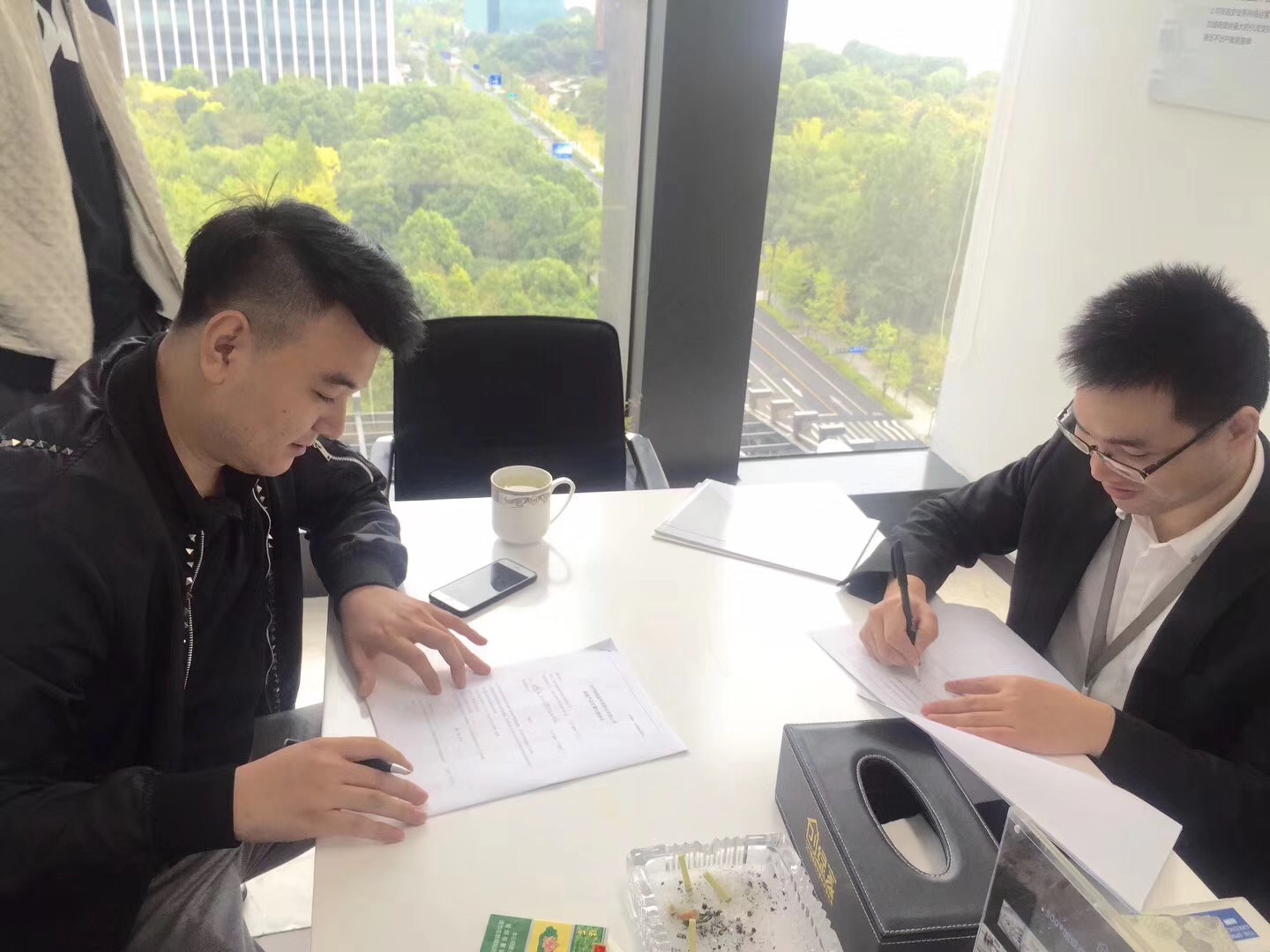 熱烈祝賀葛總兄弟簽約創(chuàng)綠家沈陽市區(qū)級代理！