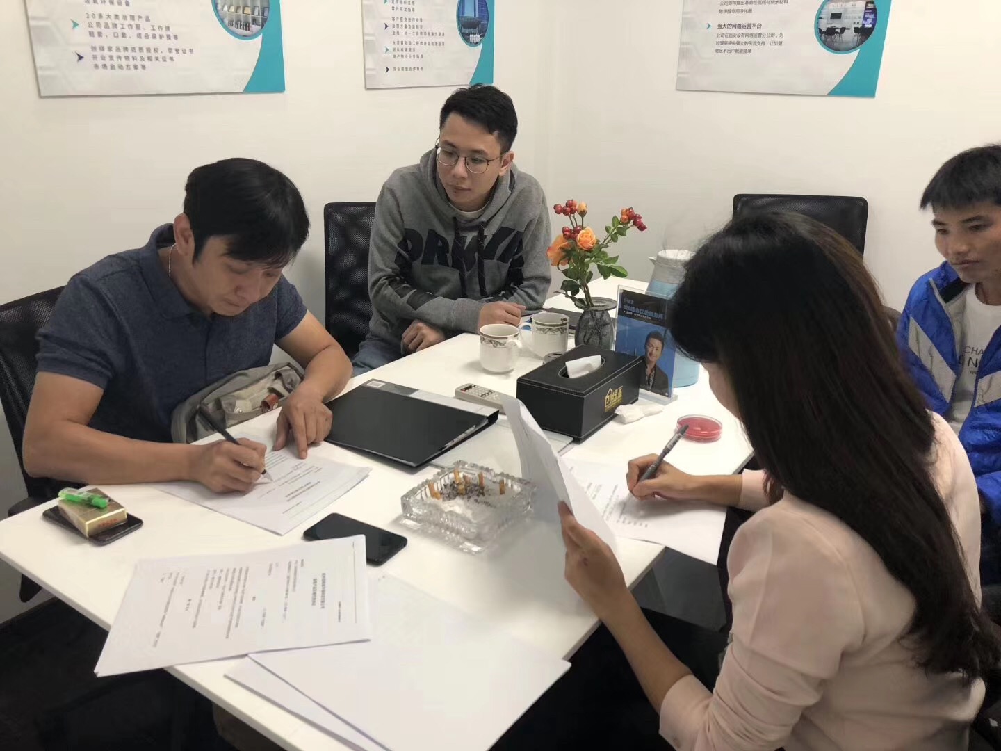 熱烈祝賀何總團(tuán)隊(duì)簽約創(chuàng)綠家佛山市區(qū)級(jí)代理！