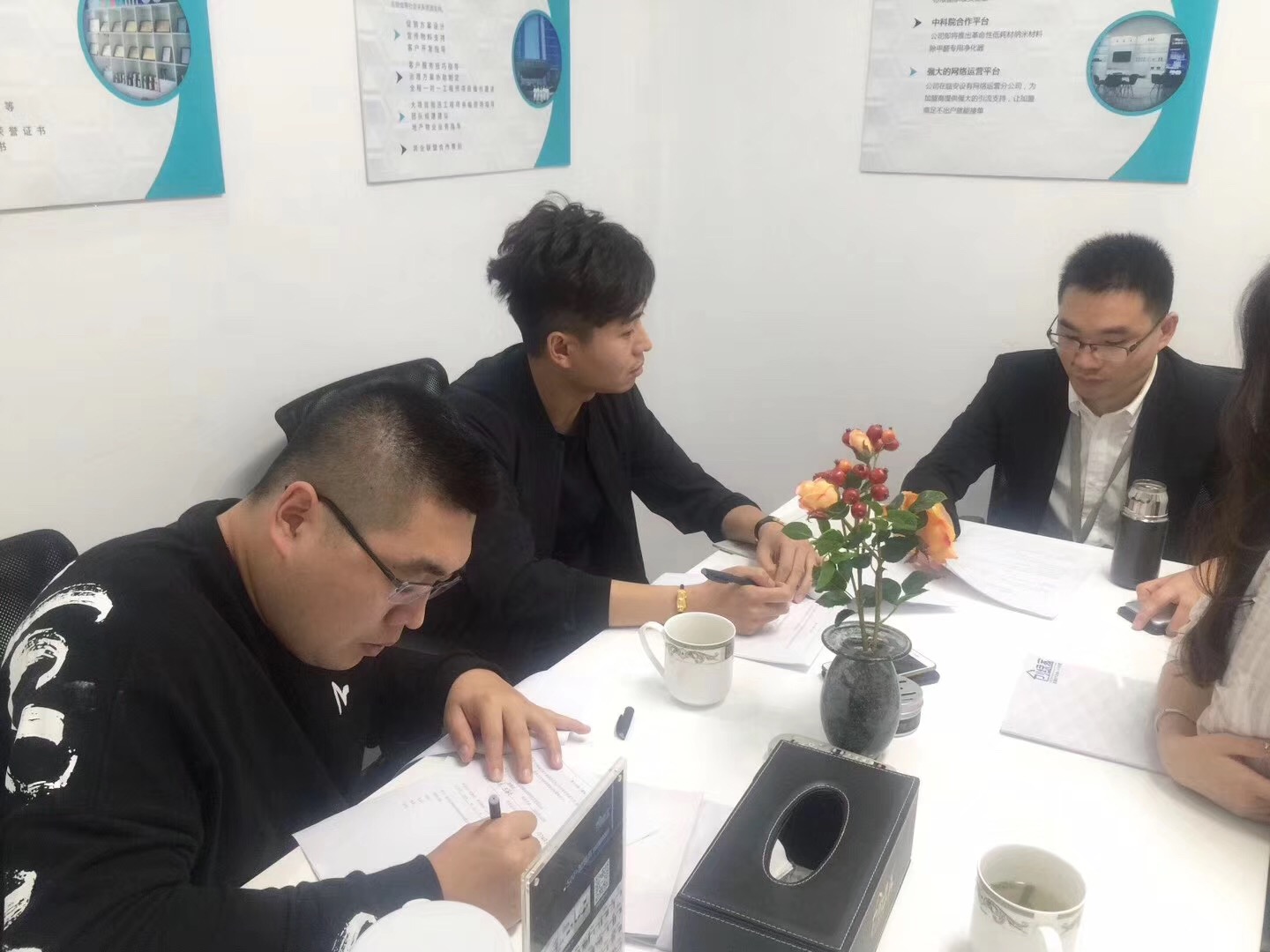 熱烈祝賀李總、王總簽約創(chuàng)綠家鞍山市區(qū)級(jí)代理！