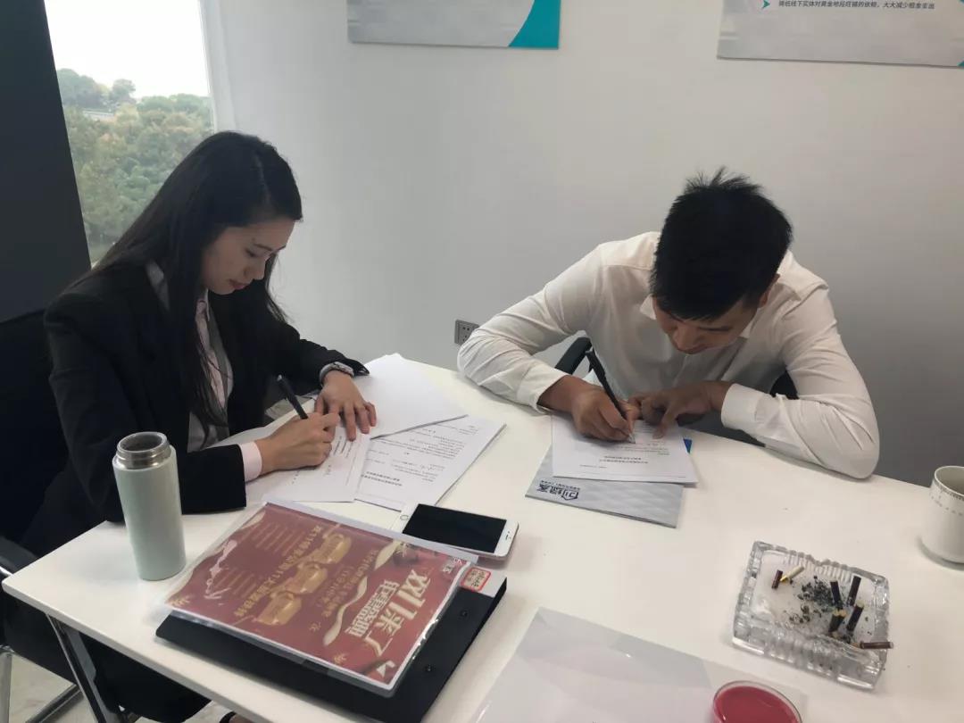 熱烈祝賀陳總、徐總、王總簽約創(chuàng)綠家杭州市區(qū)級代理！